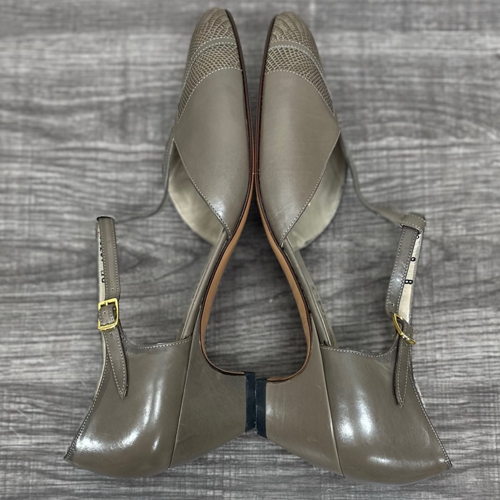 Ferragamo T-Strap Kitten Heels [S6331] - Picture 3 of 13